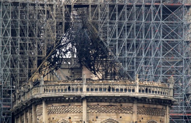 "Как легко можно потерять": украинские звезды высказались о пожаре в Соборе Нотр-Дам