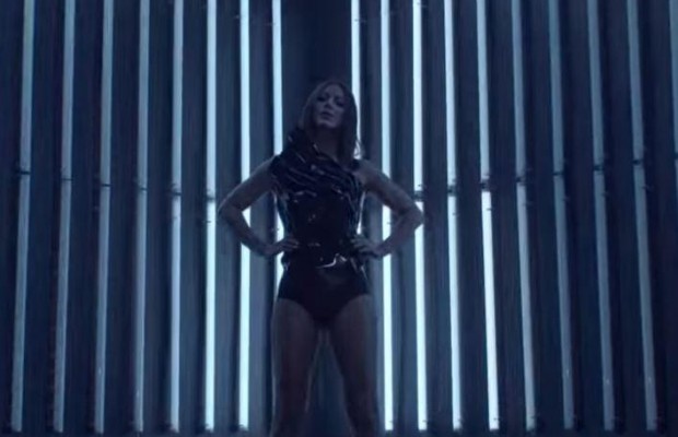 "Труси та шуба": Ані Лорак шокувала мережу вульгарним вбранням на сцені (фото, відео)