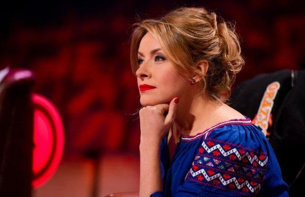 "Сочное тело": звезда "Квартала 95" взбудоражила сеть глубоким декольте (фото)