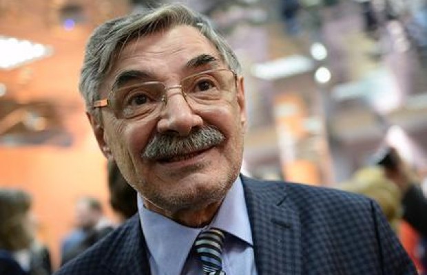 Запрещенный в Украине актер устроил дебош в самолете (видео)