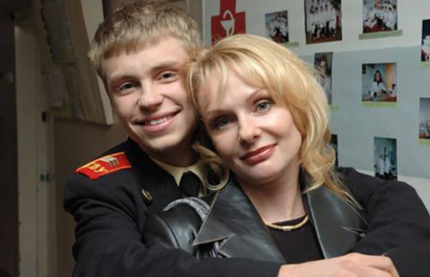 Просила контакты экстрасенсов: появились подробности смерти звезды сериала "Кадетство"