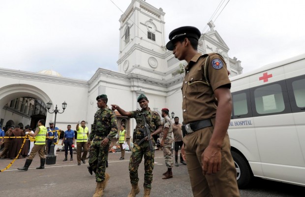 В главном аэропорту Шри-Ланки усилены меры безопасности: людей просят прибывать не позже, чем за 4 часа до вылета