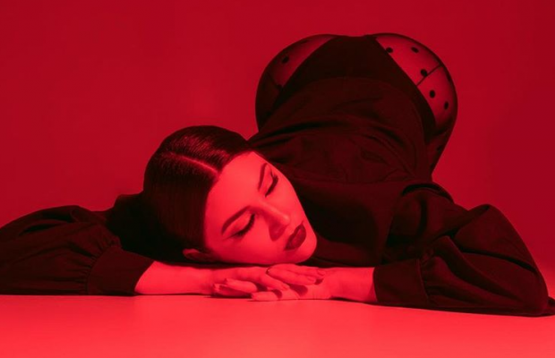 "Холмики прям такие": MARUV шокировала сеть откровенной позой (фото)