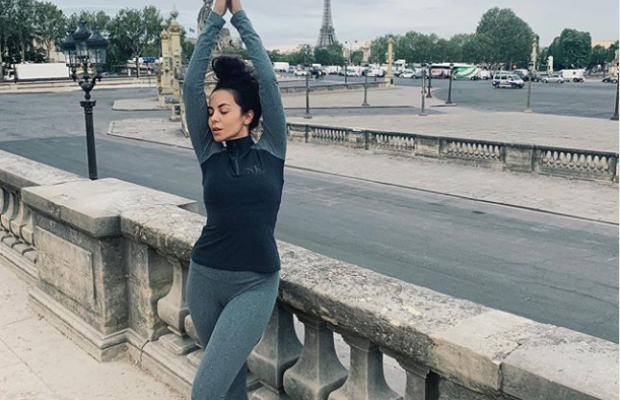 Каменских в обтягивающих лосинах позировала на фоне Эйфелевой башни (фото)