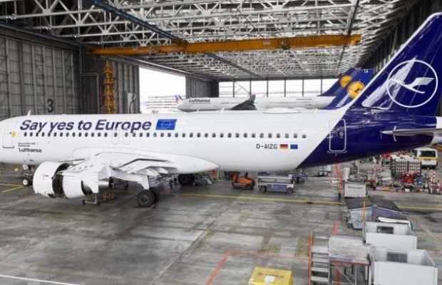 "Скажи "так" Європі": Lufthansa на честь виборів у Європарламент змінила розфарбування літака (фото)