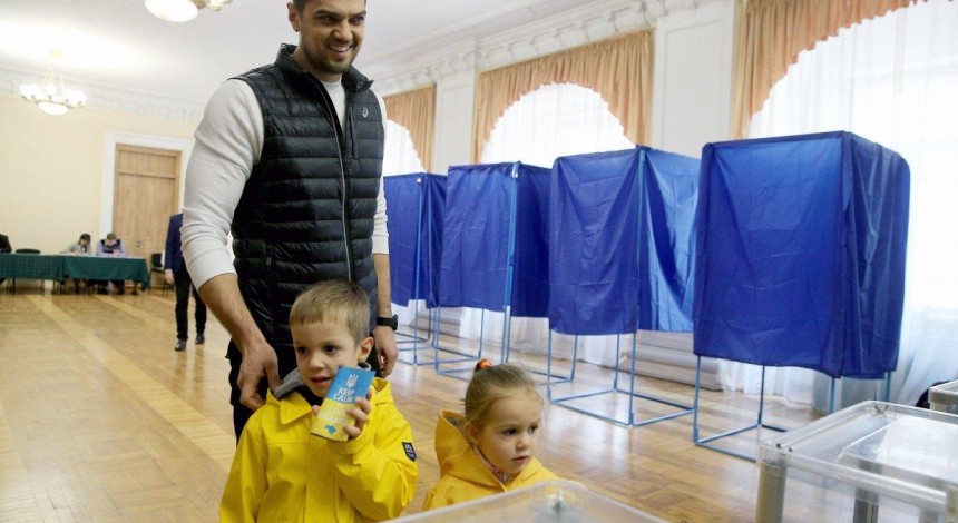 Ukraine's snap parliamentary elections: Poll stations opened in Ukraine