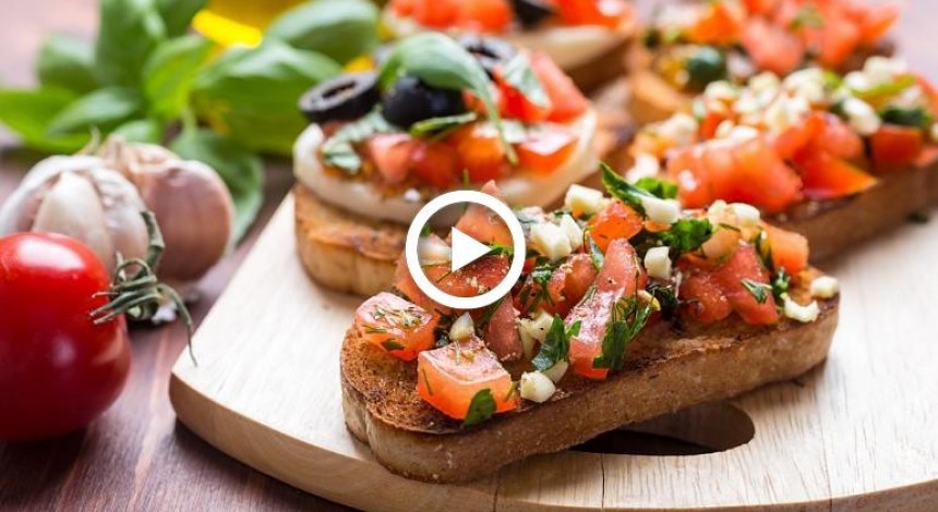 Фаршированные шампиньоны и острые помидоры: 5 оригинальных закусок к шашлыку (видео)