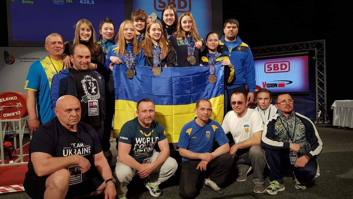 Молодежная сборная Украины по пауэрлифтингу триумфовала на чемпионате Европы / Национальная федерация пауэрлифтинга Украины