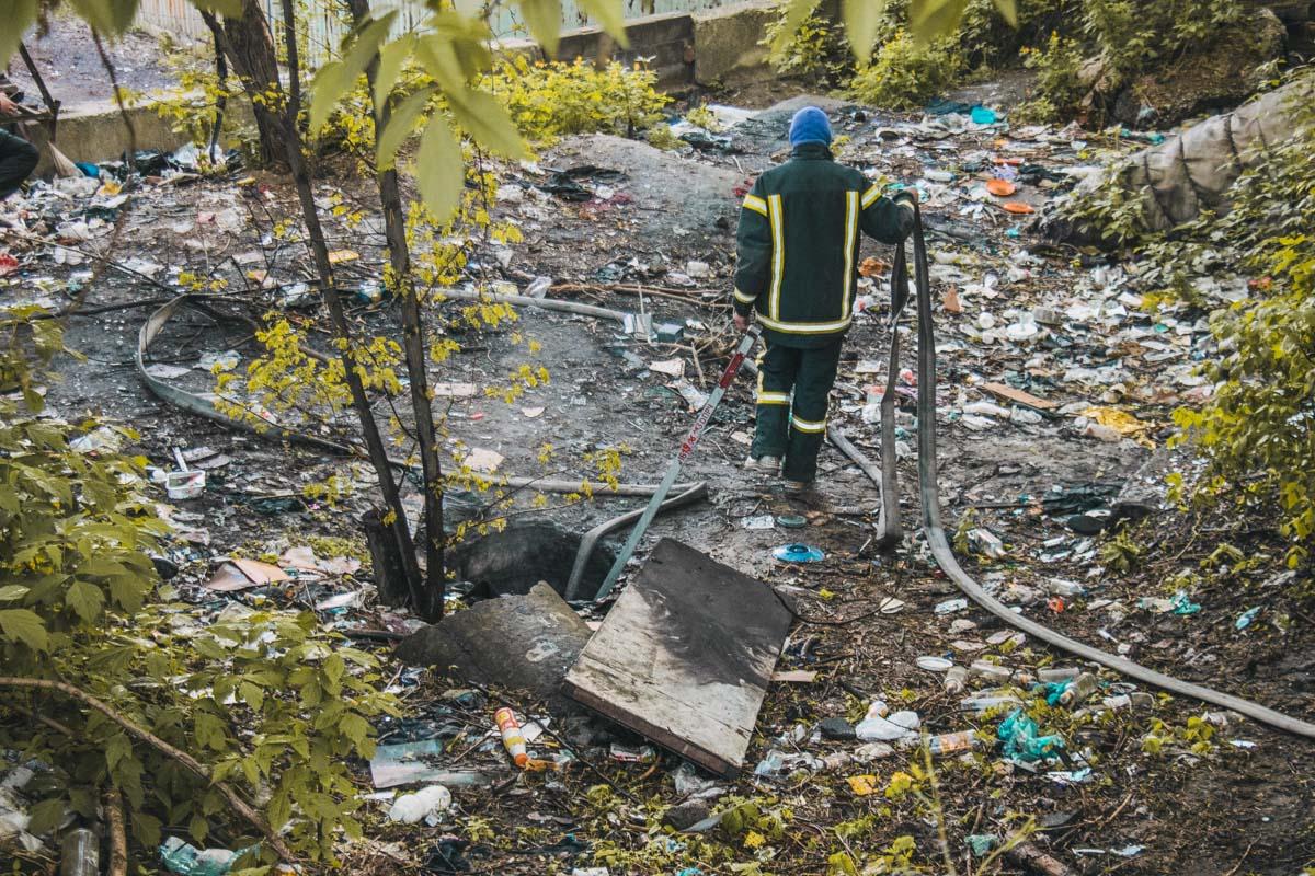 В результаті пожежі в колекторі під Повітрофлотським мостом загинуло дві людини / фото Максим Торпан / Інформатор В результаті пожежі в колекторі під Повітрофлотським мостом загинуло дві людини / фото Максим Торпан / Інформатор