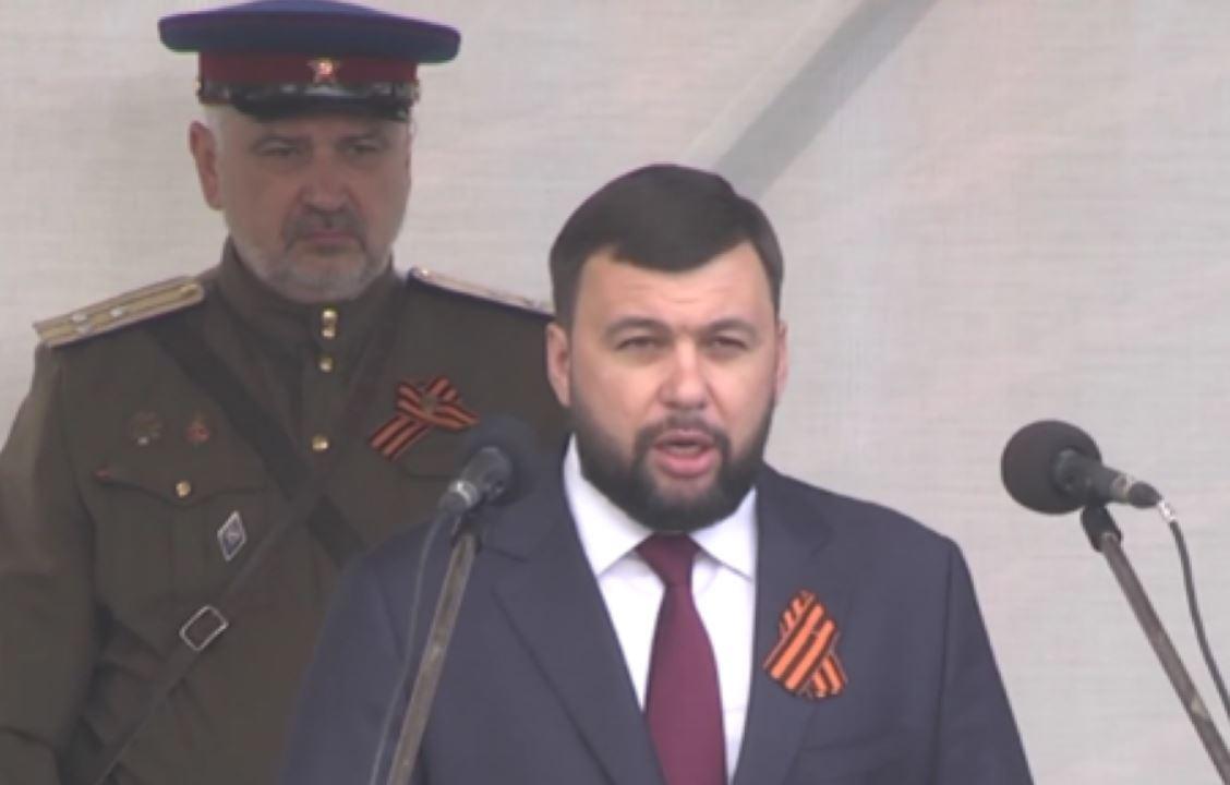 Главаря "ДНР" Пушилинаа охраняет человек в форме НКВД / Новости Донбасса