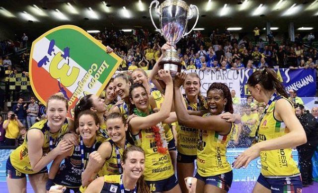 Волейболістки "Имоко Воллей" виграли чемпіонат Італії / фото: instagram.com/imocovolley Волейболістки "Имоко Воллей" виграли чемпіонат Італії / фото: instagram.com/imocovolley