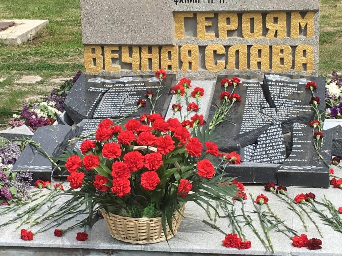 В Крыму вандалы разбили мемориал жертвам Второй мировой / Facebook - Crimean Tatars В Крыму вандалы разбили мемориал жертвам Второй мировой / Facebook - Crimean Tatars