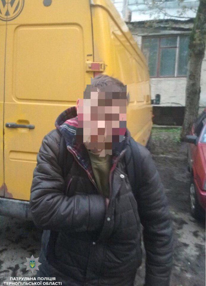 У Тернополі затримали молодого чоловіка, який за ніч викрав два автомобілі (фото) У Тернополі затримали молодого чоловіка, який за ніч викрав два автомобілі (фото)