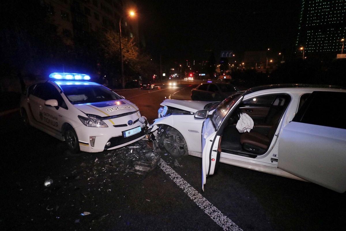 У Києві поліцейські постраждали в результаті лобового ДТП / фото Дмитро Щерблюк / Інформатор У Києві поліцейські постраждали в результаті лобового ДТП / фото Дмитро Щерблюк / Інформатор