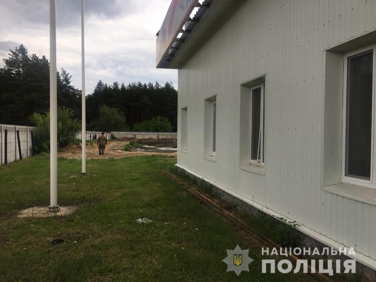 Взрывных устройств или опасных веществ правоохранители не обнаружили / фото facebook.com/police.kharkov Взрывных устройств или опасных веществ правоохранители не обнаружили / фото facebook.com/police.kharkov