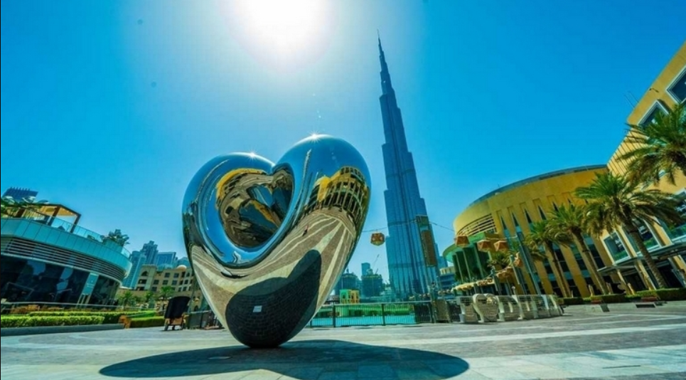 Зеркальное творение высотой и шириной 5 м и весом 7 тонн \ khaleejtimes.com Зеркальное творение высотой и шириной 5 м и весом 7 тонн \ khaleejtimes.com