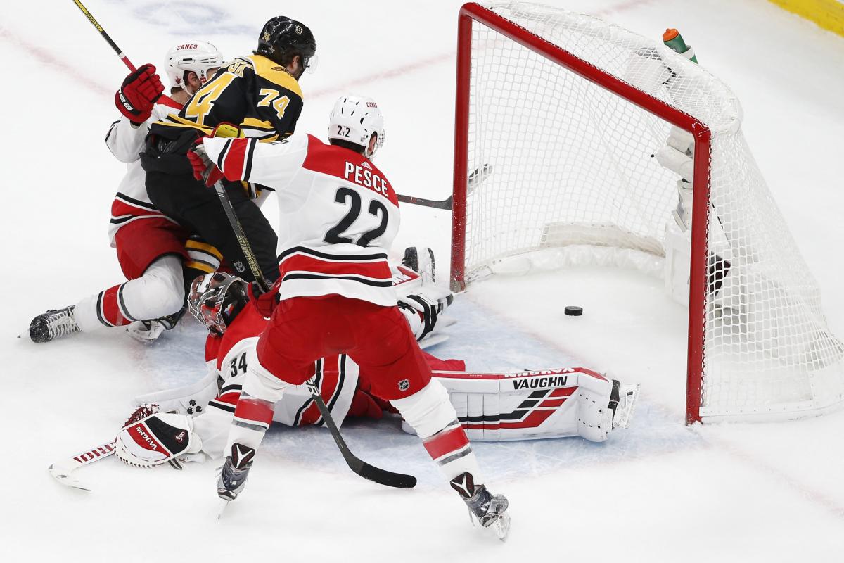 Бостон - Каролина / REUTERS