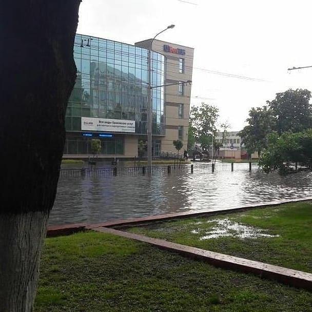 У Гомелі пройшов сильний дощ / Фото: НП Білорусь У Гомелі пройшов сильний дощ / Фото: НП Білорусь