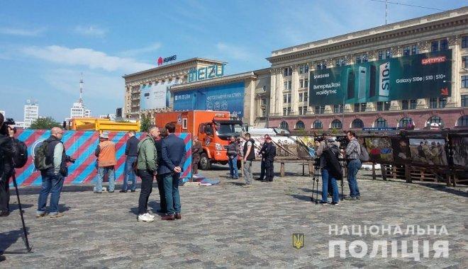 Сьогодні зранку біля намету знову зібрались працівники комунальних підприємств із технікою / фото Нацполіція Сьогодні зранку біля намету знову зібрались працівники комунальних підприємств із технікою / фото Нацполіція