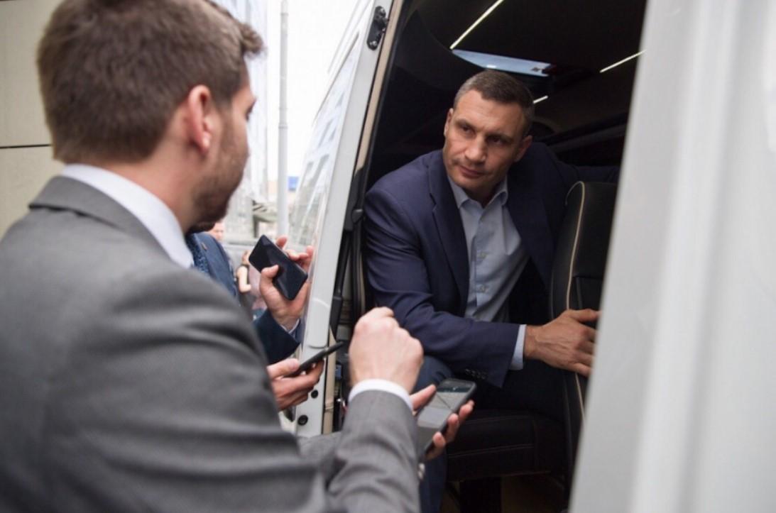 Мэр выразил надежду, что запуск сервиса Uber Shuttle станет сигналом для перевозчиков / фото kiev.klichko.org Мэр выразил надежду, что запуск сервиса Uber Shuttle станет сигналом для перевозчиков / фото kiev.klichko.org