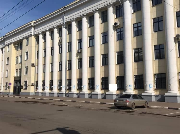 Росіянин опублікував у Facebook фотографію з графіті "Путін пі**р" / фото facebook.com/poputnikov Росіянин опублікував у Facebook фотографію з графіті "Путін пі**р" / фото facebook.com/poputnikov