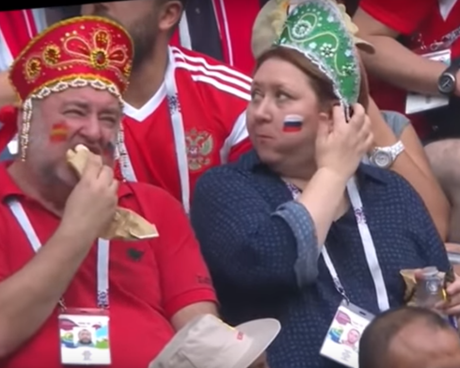 Російські вболівальники на футбольному матчі / скріншот Російські вболівальники на футбольному матчі / скріншот