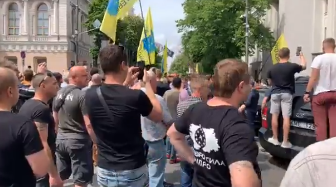 Под Радой неспокойно / Скриншот