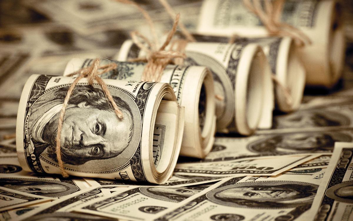 Продать американскую валюту в банке можно по курсу 40,80 грн за долл. / фото wallpapercave.com