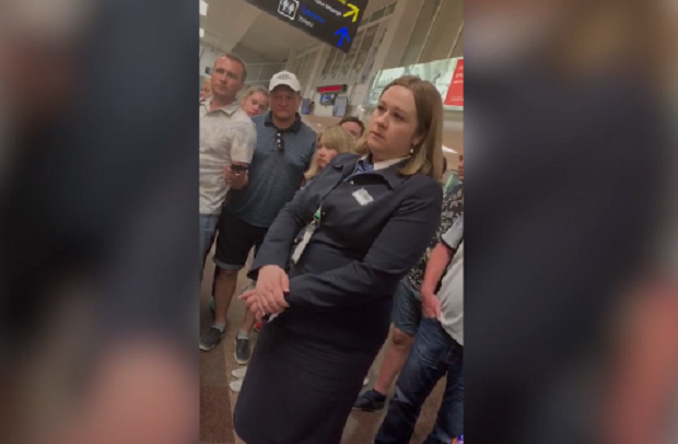 Пассажиры самолета рассказали о ЧП / Скриншот