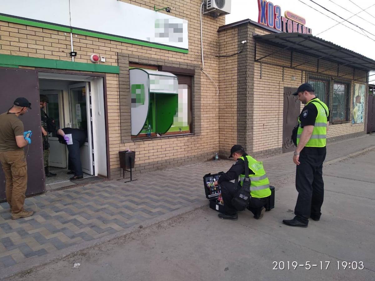 Мужчина погиб на месте / фото facebook.com/policeLG Мужчина погиб на месте / фото facebook.com/policeLG