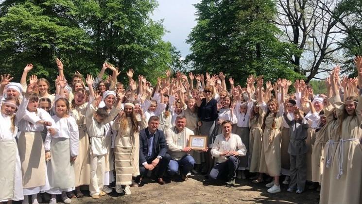Учасники заходу виконали старовинний танець древлян / фото прес-служби Олевської міськради Учасники заходу виконали старовинний танець древлян / фото прес-служби Олевської міськради