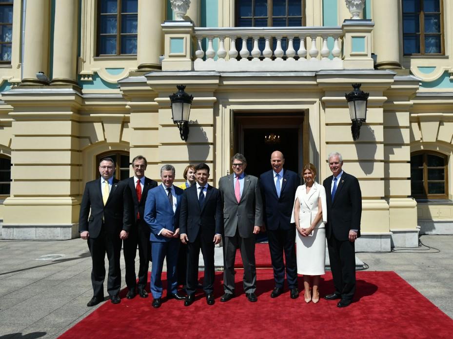 Елена Зеленская выбрала элегантное платье с жакетом / фото president.gov.ua Елена Зеленская выбрала элегантное платье с жакетом / фото president.gov.ua