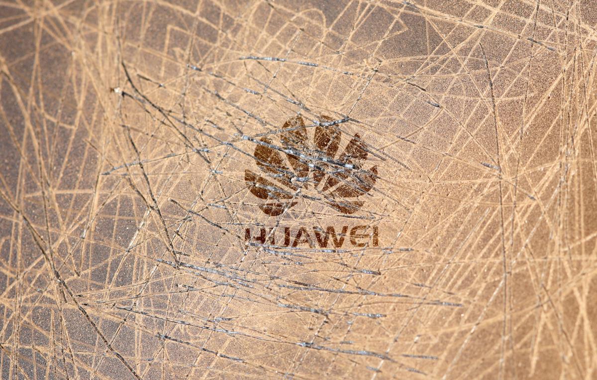 Huawei отменила запуск нового продукта из-за торговых санкций США / Иллюстрация REUTERS