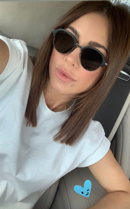 На другому фото Лорак сховала очі за окулярами / фото instagram.com/anilorak