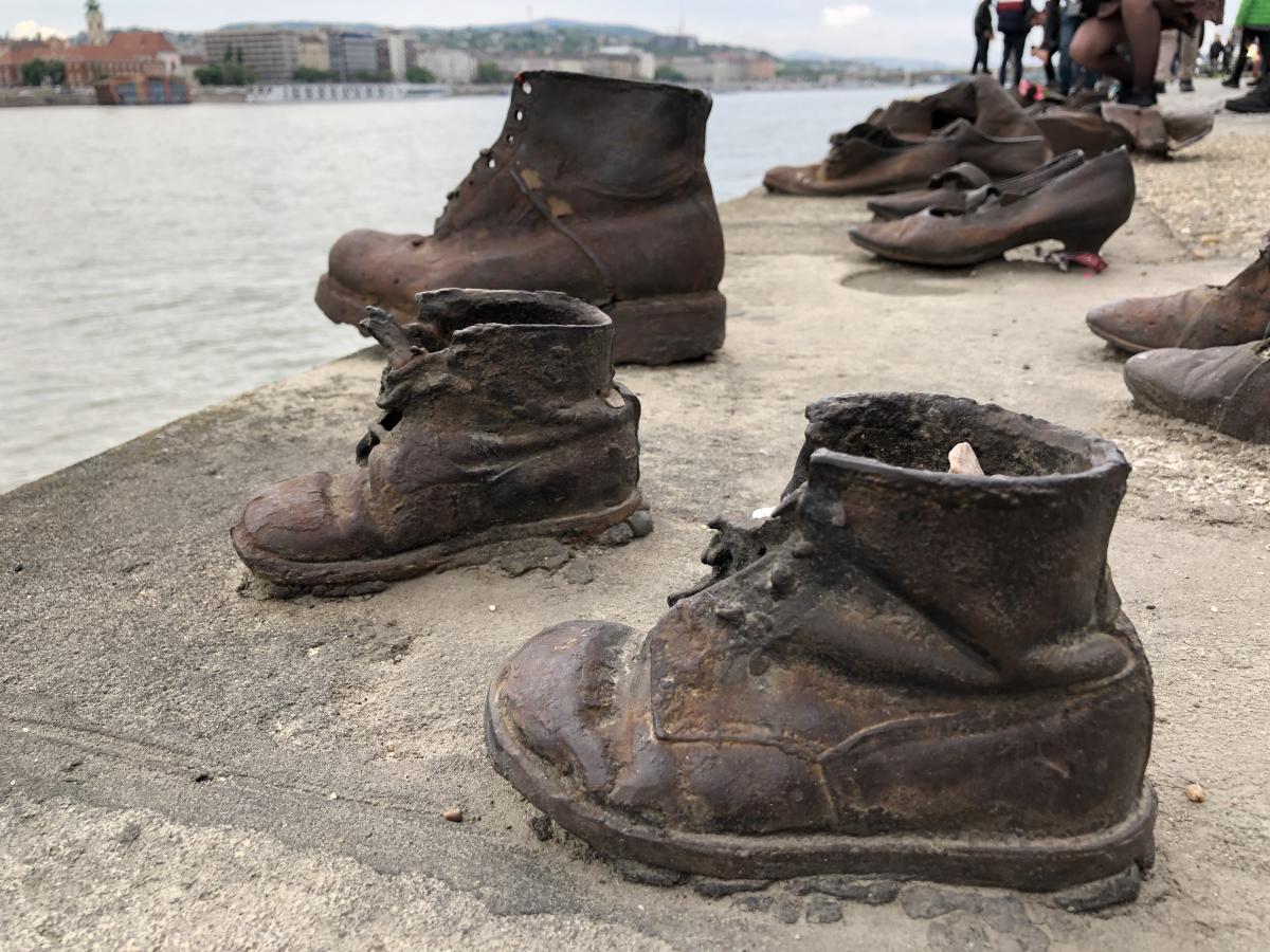 Мемориал жертвам Холокоста в Будапеште / Фото Вероника Кордон