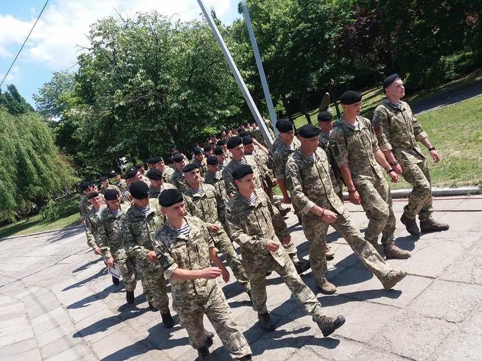 Морпехи вышли в черных беретах / фото InfoResist