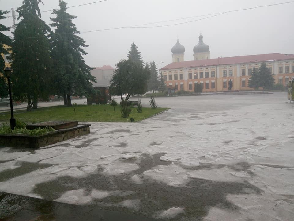 У Збаражі випав град / www.facebook.com/ns.zba У Збаражі випав град / www.facebook.com/ns.zba