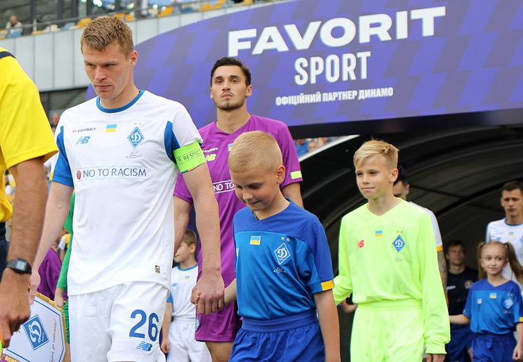 Динамо вийшло на матч проти Львова в новій формі / фото: dynamo.kiev.ua Динамо вийшло на матч проти Львова в новій формі / фото: dynamo.kiev.ua
