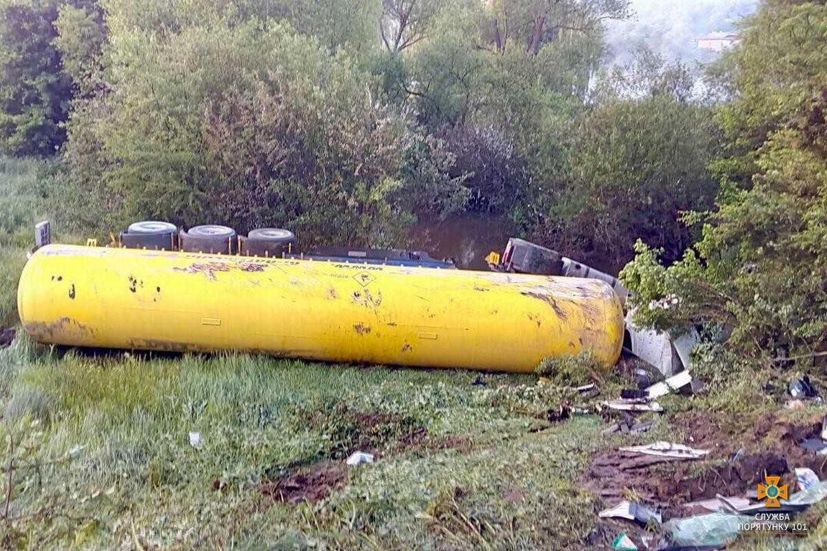 Подія трапилася у Борщівському районі області / фото: ГУ ДСНС Тернопільщини Подія трапилася у Борщівському районі області / фото: ГУ ДСНС Тернопільщини