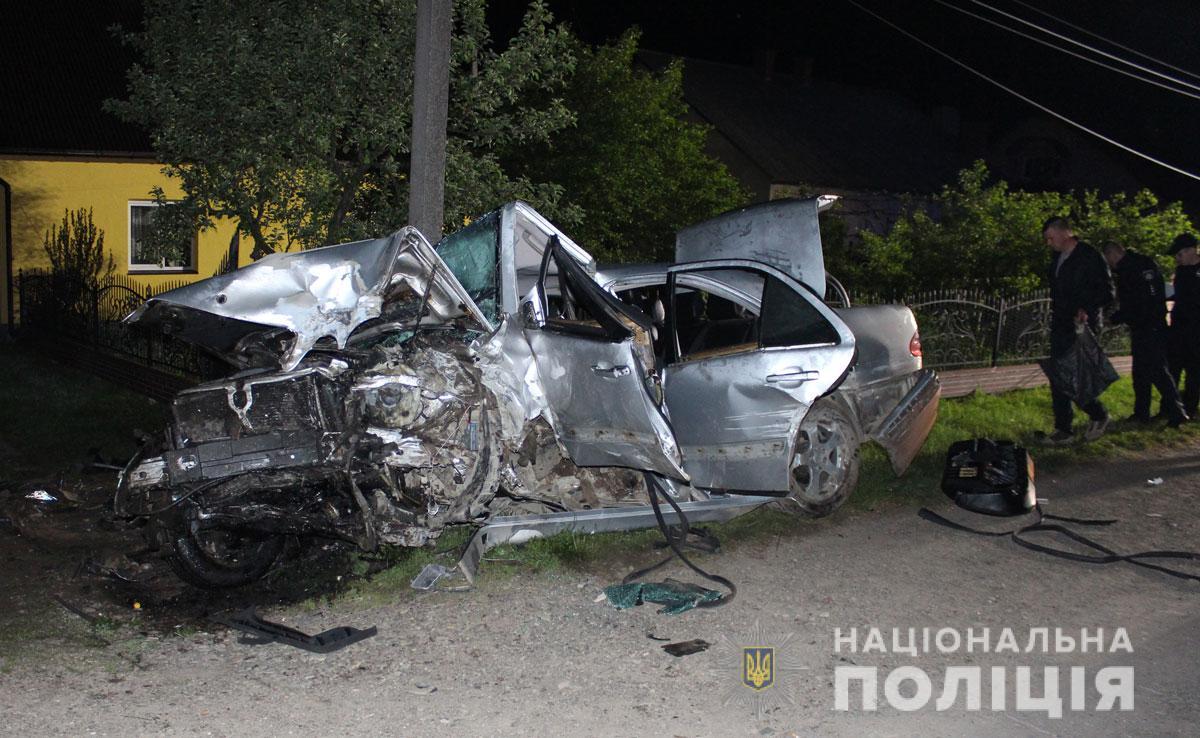 Смертельна автопригода сталася сьогодні вночі / фото ГУ НП в Чернівецькій області Смертельна автопригода сталася сьогодні вночі / фото ГУ НП в Чернівецькій області
