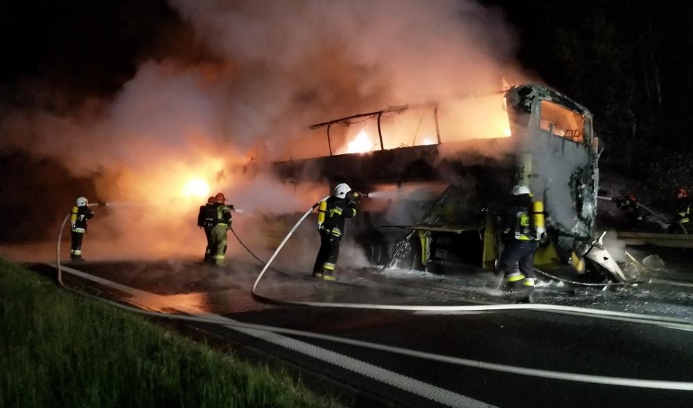 У Польщі згорів український рейсовий автобус \ OSP Balice У Польщі згорів український рейсовий автобус \ OSP Balice