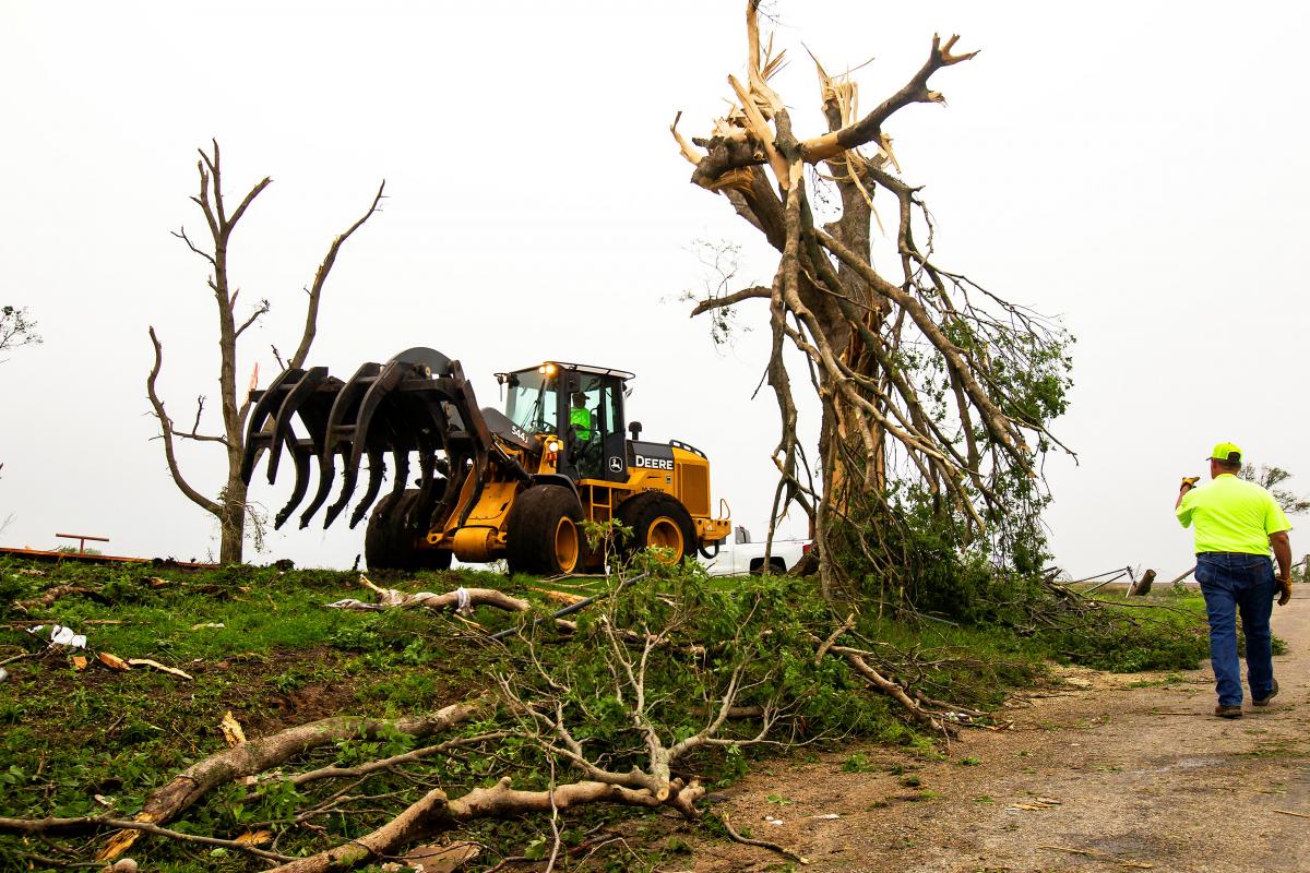 Последствия смерчей в США / REUTERS