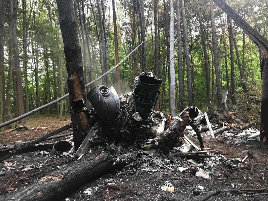 На Рівненщині впав військовий вертоліт Мі-8 / фото поліції На Рівненщині впав військовий вертоліт Мі-8 / фото поліції