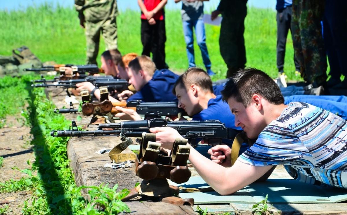Окупанти Донбасу вчать дітей стріляти / Новини Донбасу, «Донецька республіка» Окупанти Донбасу вчать дітей стріляти / Новини Донбасу, «Донецька республіка»