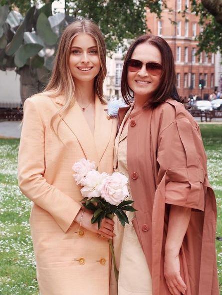 фото instagram.com/iamsofiaeve