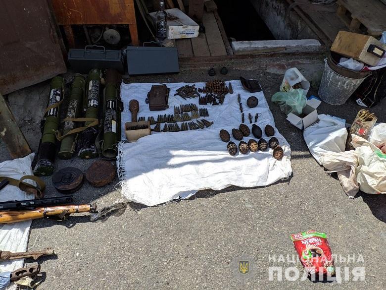 Вилучені предмети направили на експертне дослідження / фото kyiv.npu.gov.ua Вилучені предмети направили на експертне дослідження / фото kyiv.npu.gov.ua