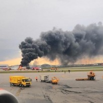 В России официально подтвердили гибель 41 человека при возгорании самолета в Шереметьево