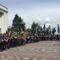 Националисты пикетируют Верховную Раду с требованием принятия нового закона о выборах (фото, видео)