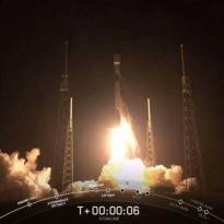 SpaceX запустила ракету Falcon с 60 спутниками (видео)