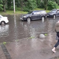 В Киеве Святошинский район после дождя ушел под воду (видео)